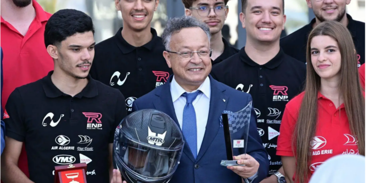 L’équipe de l’ENP à Formula Student UK 2026 remporte le prix de la meilleure première participation.