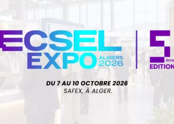 Illustration d’un salon du e-commerce avec des stands et des visiteurs à Alger