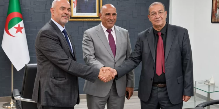 Wagons destinés au transport du phosphate fabriqués en Algérie par ENCC et Ferrovial