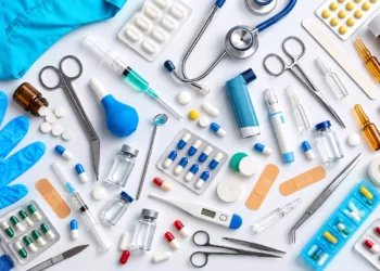 Ligne de conditionnement de médicaments illustrant les exportations pharmaceutiques algériennes en 2025