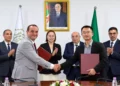 Cérémonie de signature de l'accord entre Pharma Invest et Yangtze River Pharmaceutical Group en Algérie