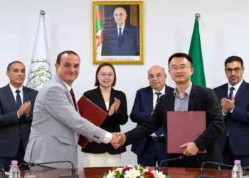 Cérémonie de signature de l'accord entre Pharma Invest et Yangtze River Pharmaceutical Group en Algérie