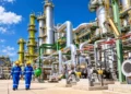 Installations industrielles illustrant les projets pétrochimiques à Arzew et Skikda en Algérie