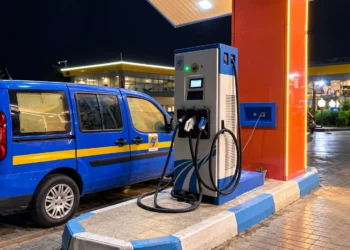 Bornes de recharge pour véhicules électriques de SAIEG, filiale de Sonelgaz, illustrant ses exportations vers l'Europe
