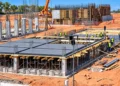 Chantier de la station de déminéralisation d’In Salah réalisé par Cosider Canalisation en Algérie.