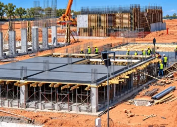 Chantier de la station de déminéralisation d’In Salah réalisé par Cosider Canalisation en Algérie.