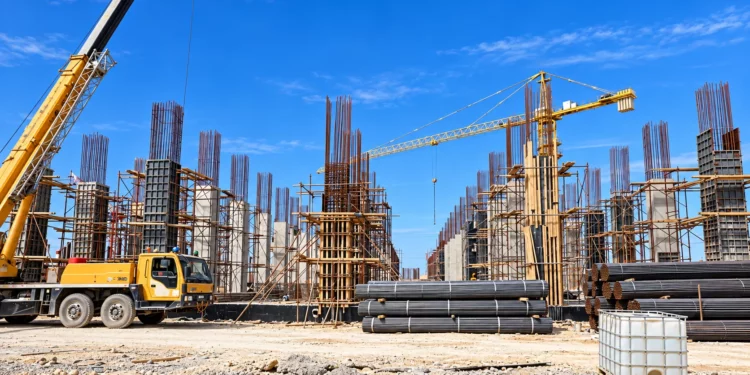 Chantier de l'usine de pneus à Oran, dans la zone industrielle de Tafraoui